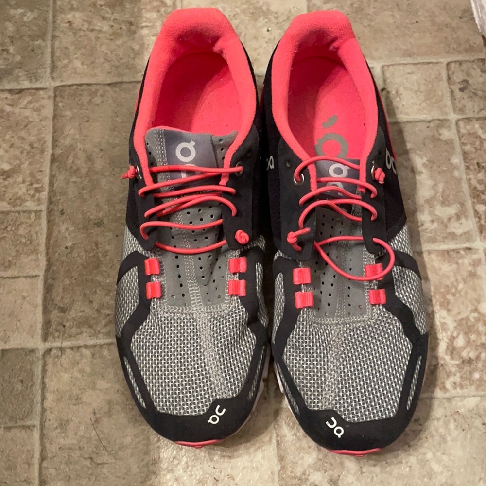 On Cloud Women’s 8.5 Cloud Running Shoes